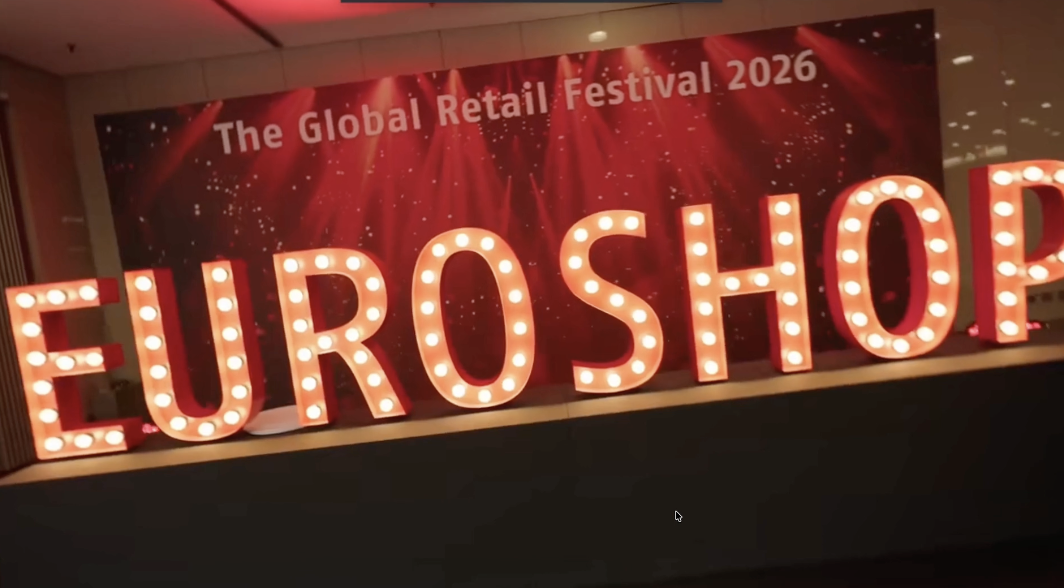 Leuchtender EUROSHOP-Schriftzug auf dem Global Retail Festival 2026