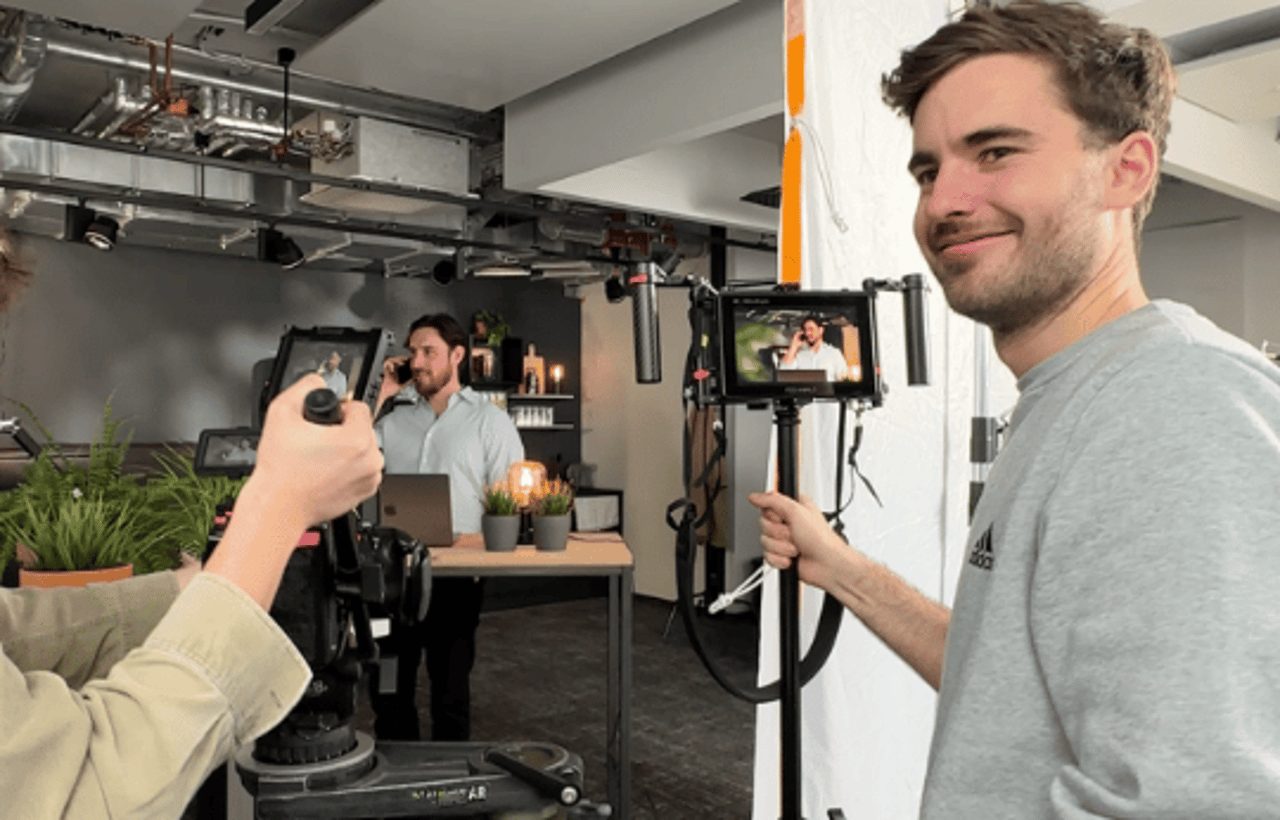 Kamera am Gimbal am Set — Standbild aus dem Cinebites Showreel