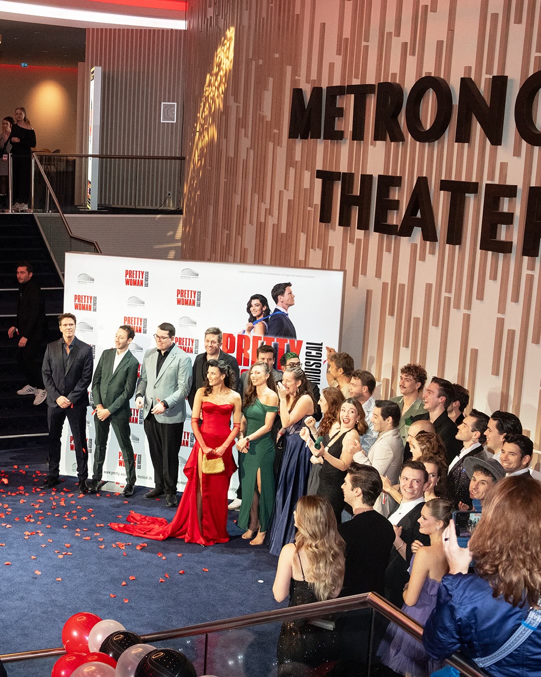 Ensemble vor dem Metronom Theater